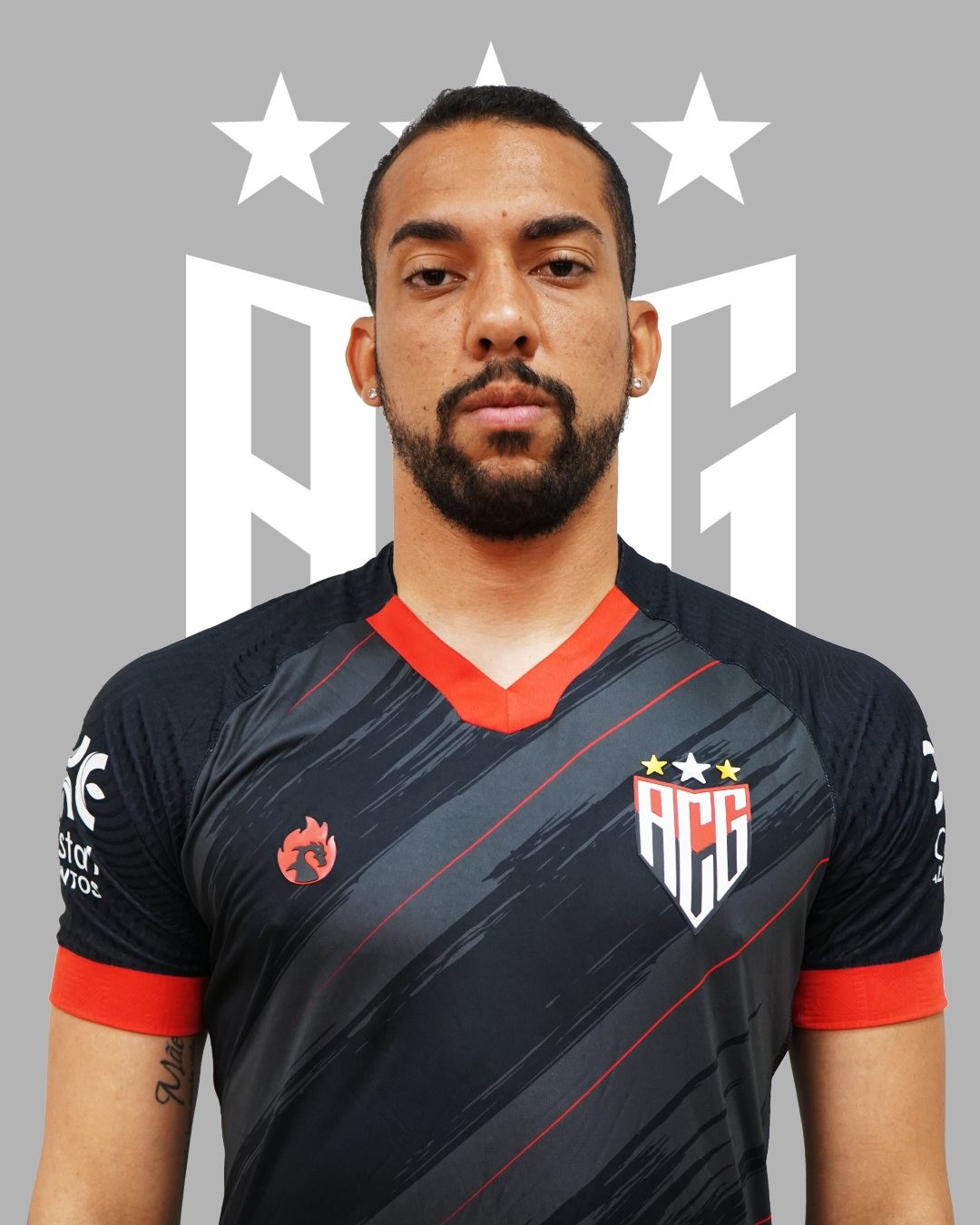 Veja mais detalheshttps://atleticogoianiense.com.br/thumb/JOGADORES/leonardosiqueira.jpg?auto=format&q=70&crop=faces&fit=crop&w=200